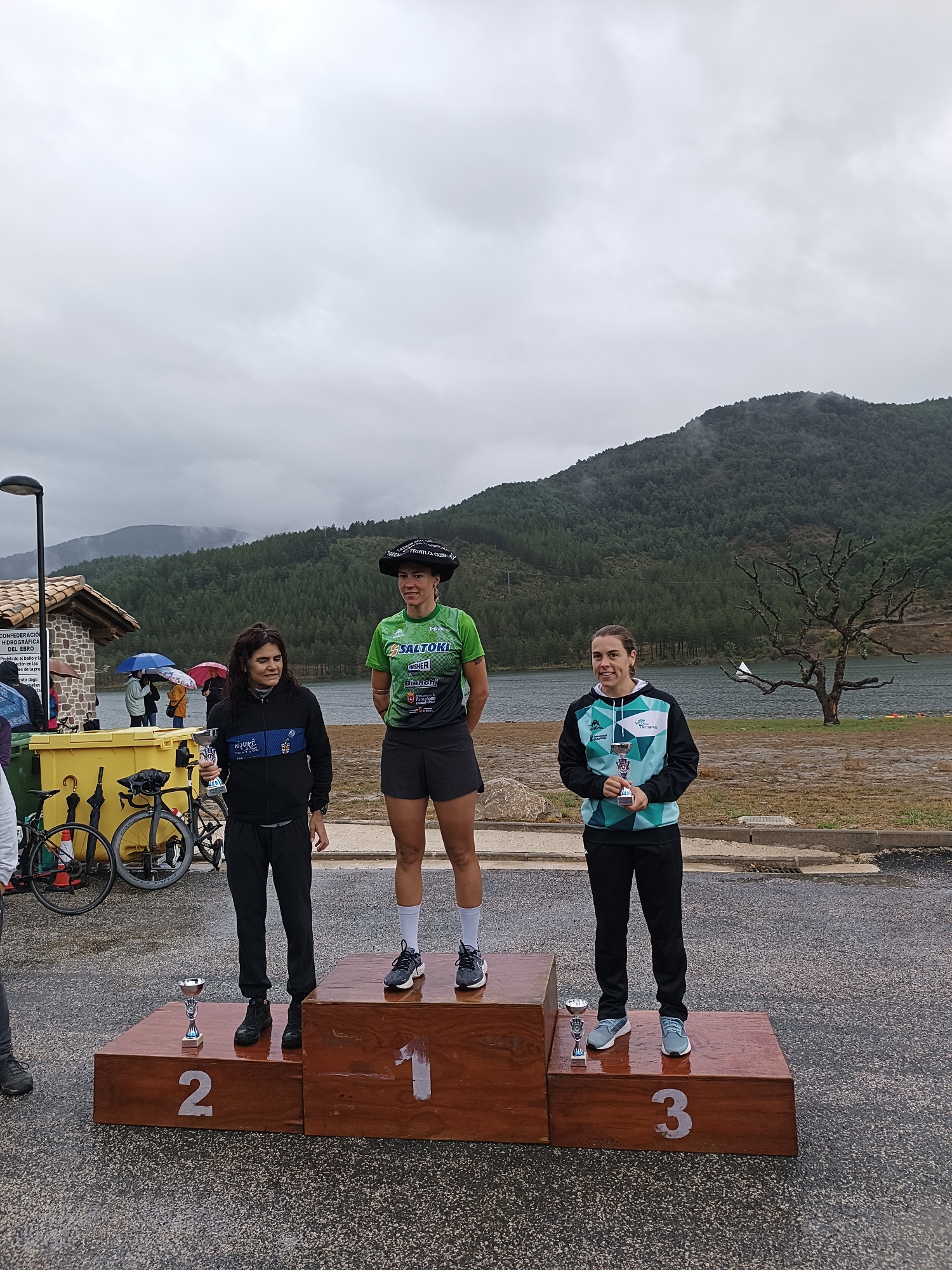 Jornada matinal de triatlón pasada por agua (Nagore 2023)